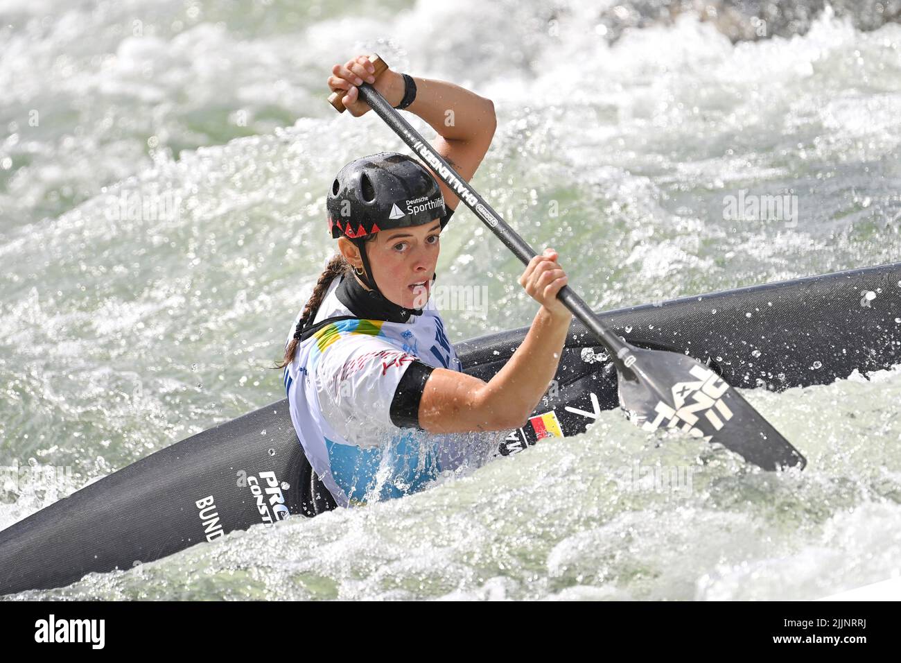 Augsburg. 27th July, 2022. Nele BAYN (GER), Action, Women`s Canoe Team Final. 2022 ICF Canoe Slalom World Championships on July 27th, 2022 in Augsburg. ?SVEN SIMON Photo Agency GmbH & Co. Press Photo KG # Princess-Luise-Str. 41 # 45479 M uelheim/R uhr # Tel. 0208/9413250 # Fax. 0208/9413260 # GLS Bank # BLZ 430 609 67 # Account 4030 025 100 # IBAN DE75 4306 0967 4030 0251 00 # BIC GENODEM1GLS # www.svensimon.net. Credit: dpa/Alamy Live News Stock Photo